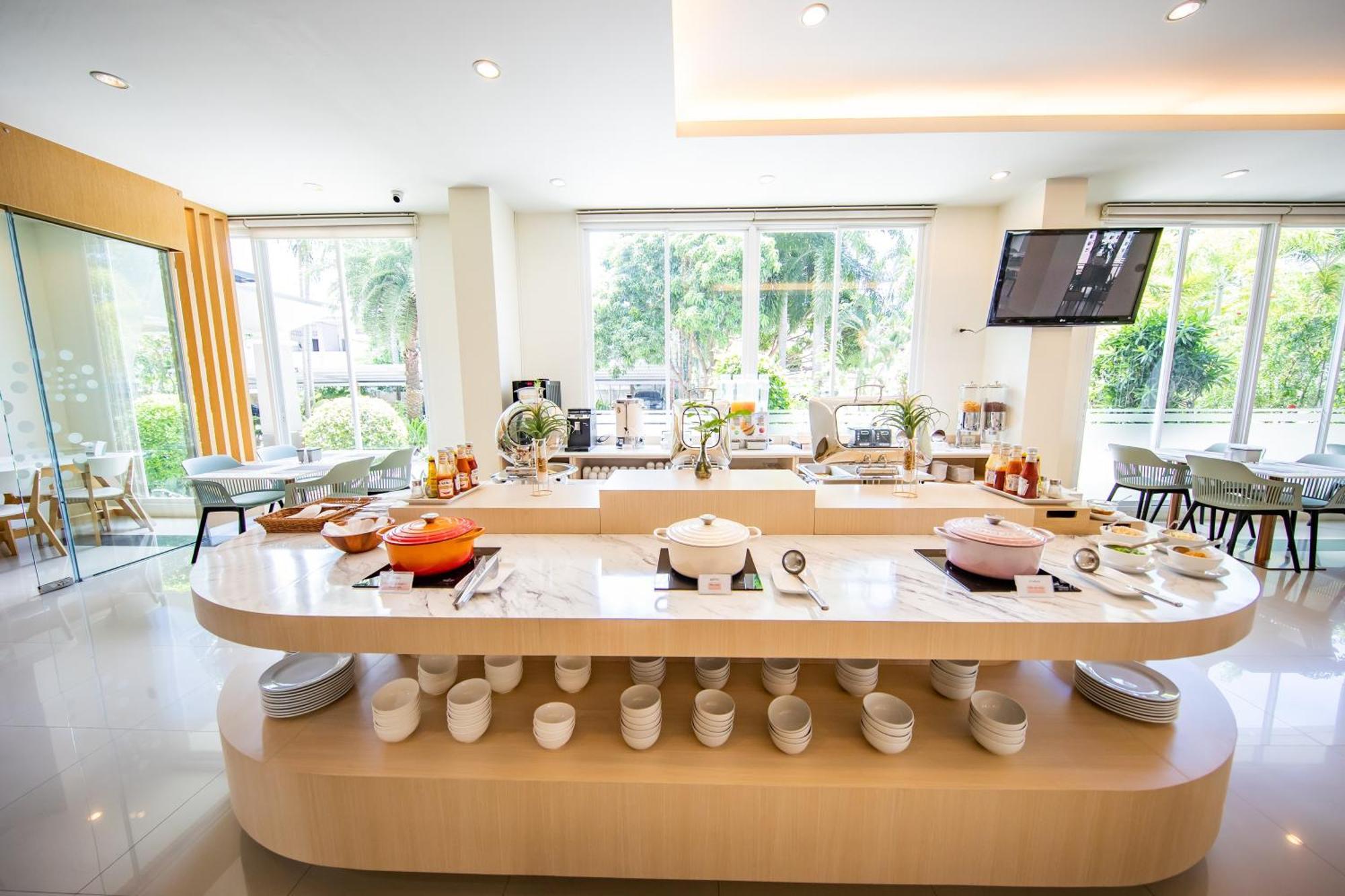 Phavina Hotel Rayong Sha Extra Plus Bagian luar foto