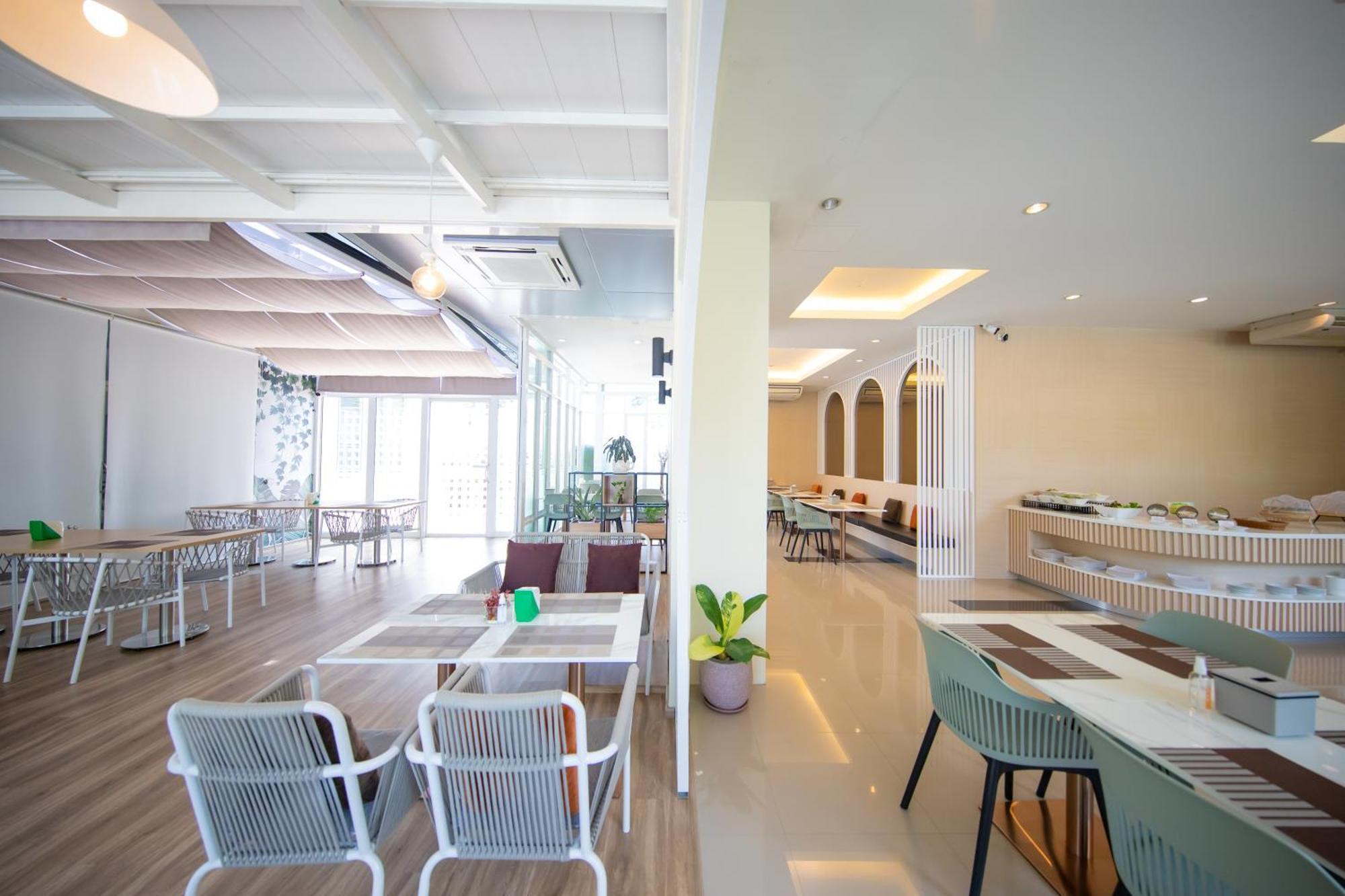 Phavina Hotel Rayong Sha Extra Plus Bagian luar foto