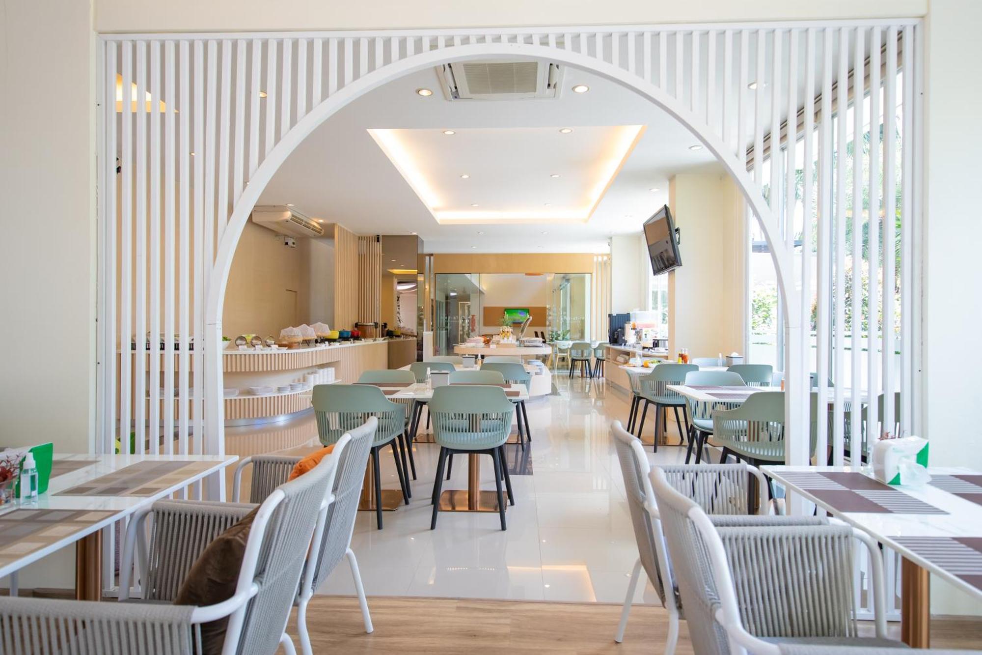 Phavina Hotel Rayong Sha Extra Plus Bagian luar foto