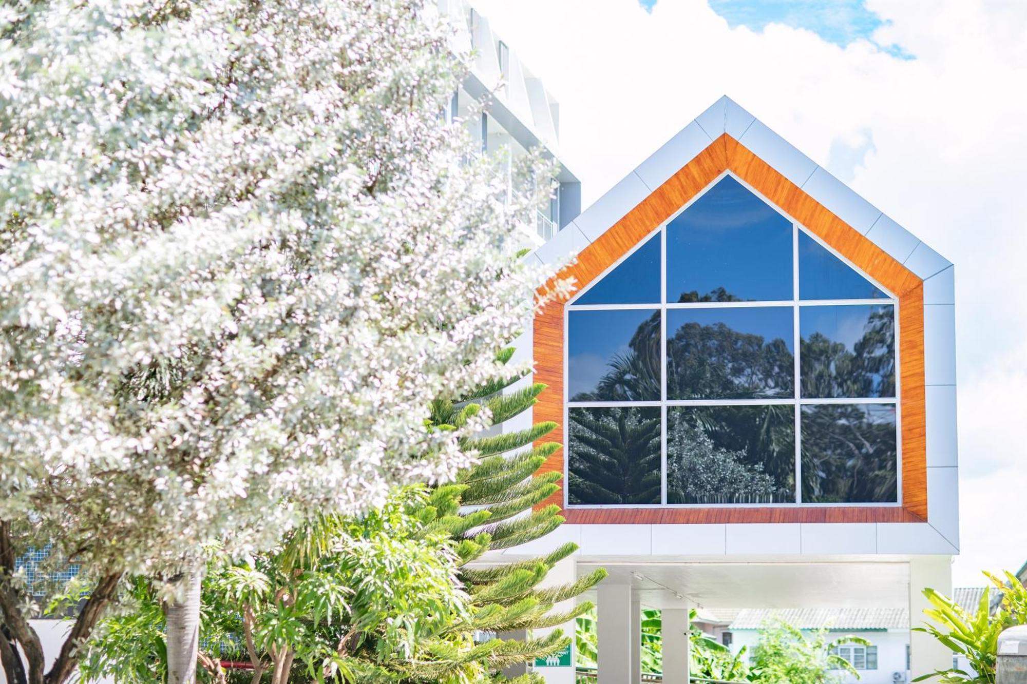 Phavina Hotel Rayong Sha Extra Plus Bagian luar foto