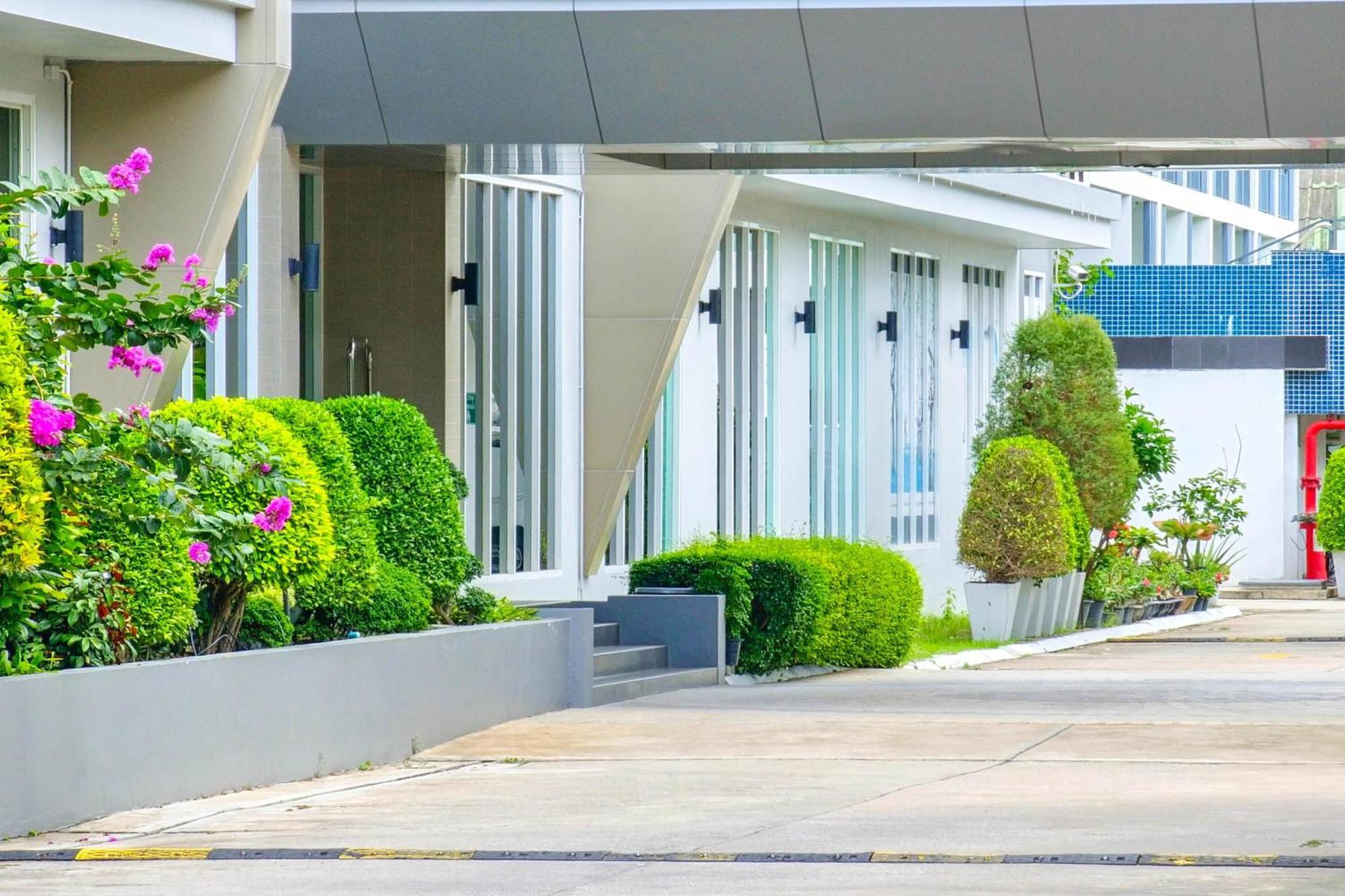 Phavina Hotel Rayong Sha Extra Plus Bagian luar foto